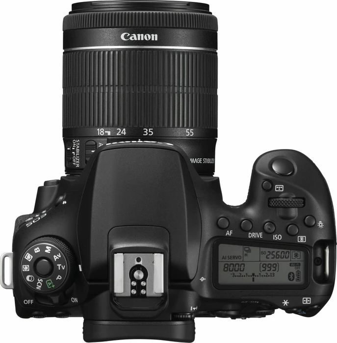 Canon EOS 90D mit Objektiv EF-S 18-55mm 3.5-5.6 IS STM