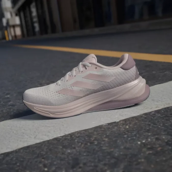 adidas Supernova Solution off white/sandy pink metallic/sandy pink (Damen)