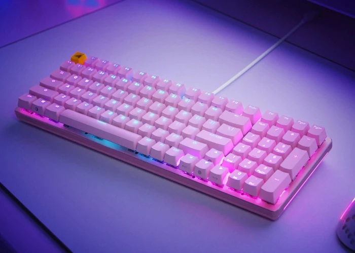 Glorious GMMK 2, Barebone Tastatur, Full Size 96%, rosa, ANSI