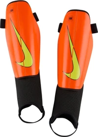 Nike Charge Schienbeinschützer hyper crimson/black/volt