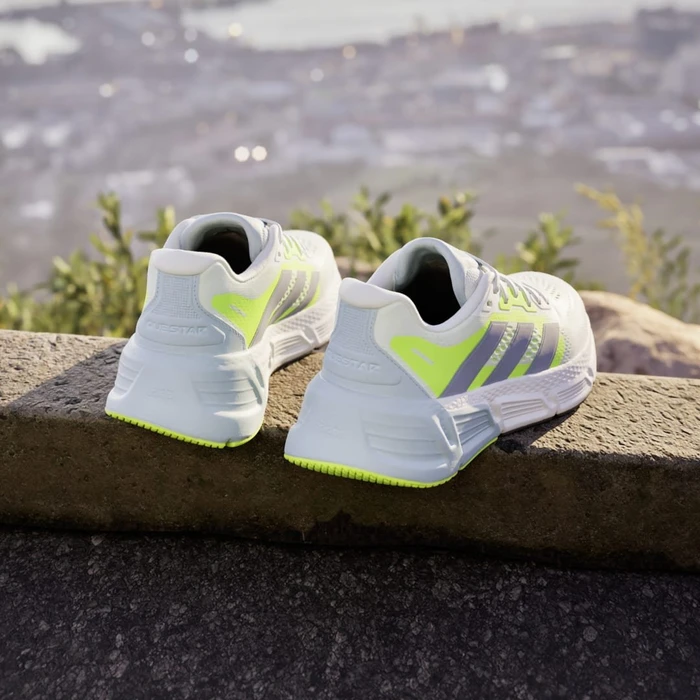 adidas Questar cloud white/matte silver/lucid lemon (Damen)