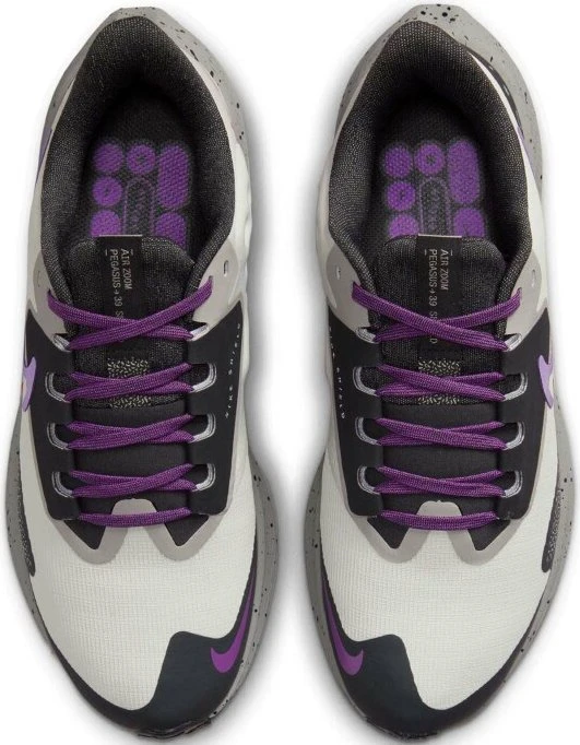 Nike Air Zoom Pegasus 39 Shield light bone/cobblestone/dark smoke grey/vivid purple (Damen)