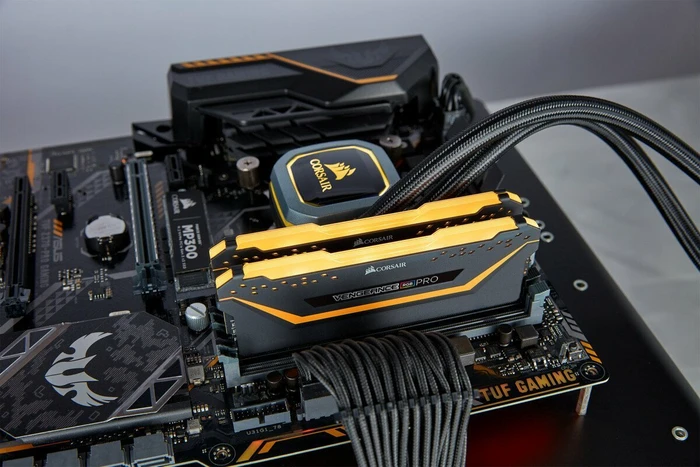 Corsair Vengeance RGB PRO TUF Gaming Edition UDIMM 32GB Kit, DDR4-3200, CL16-20-20-38