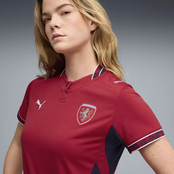 Puma FIFA WM 2026 Tschechien Heimtrikot kurzarm dark cherry/puma navy (Damen)