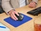 Trust Yuno Ergonomic Wireless Mouse schwarz, USB Vorschaubild