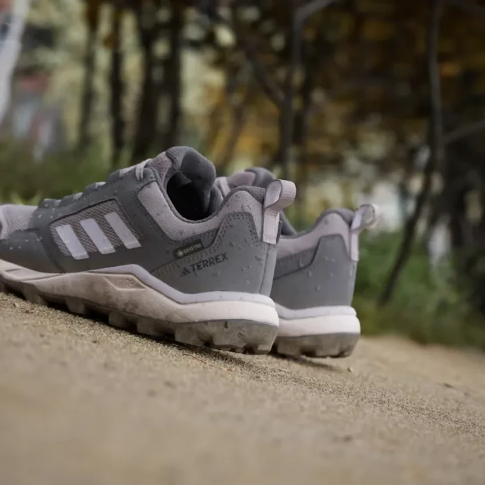 adidas Tracerocker 2.0 Gore-Tex charcoal/silver dawn/preloved fig (Damen)