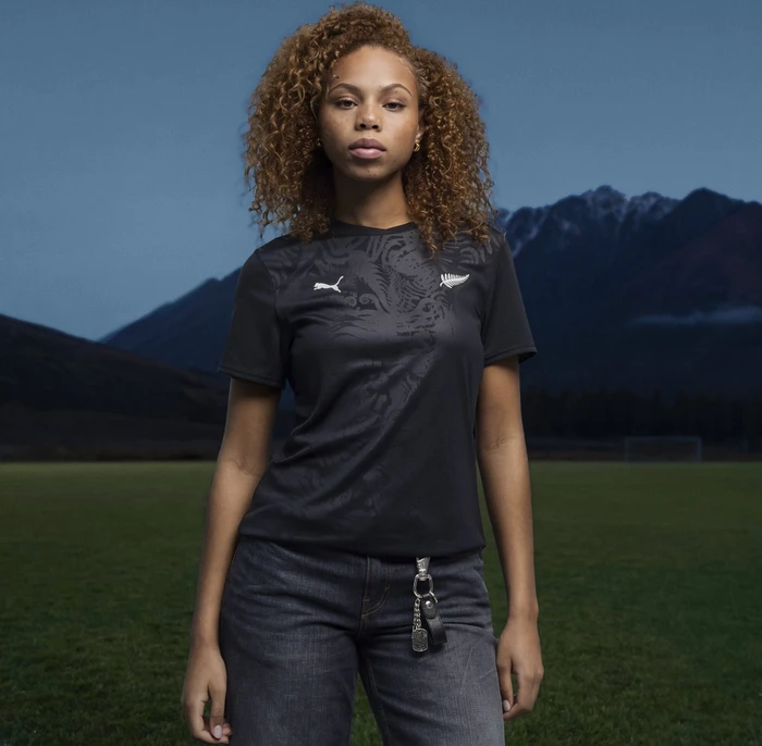 Puma FIFA WM 2026 Neuseeland Heimtrikot kurzarm puma black/puma silver (Damen)