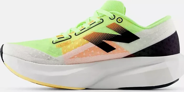 New Balance FuelCell Rebel v4 white/bleached lime glo/hot mango (Damen)