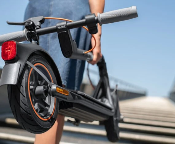 Ninebot by Segway F40E Elektro-Roller 25km/h
