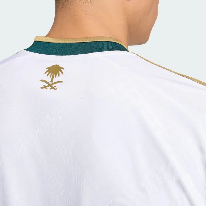 adidas FIFA WM 2026 Saudi-Arabien Auswärtstrikot kurzarm white/khaki/aurora ivy (Herren)