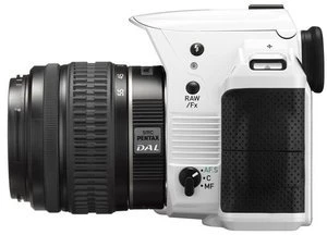Pentax K-30 weiß mit Objektiv smc DA L 18-55mm 3.5-5.6 AL