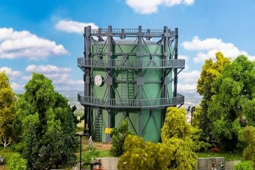 Faller Gasometer mit Rohrleitungen