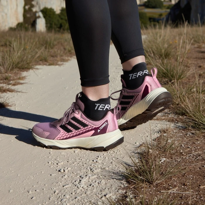 adidas Tracefinder magic mauve/aurora coffee/maroon (Damen)