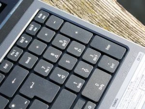 Acer Aspire 5560G-83508G50Mnk, schwarz, A8-3500M, 8GB RAM, 500GB HDD, Radeon HD 6720G2, DE