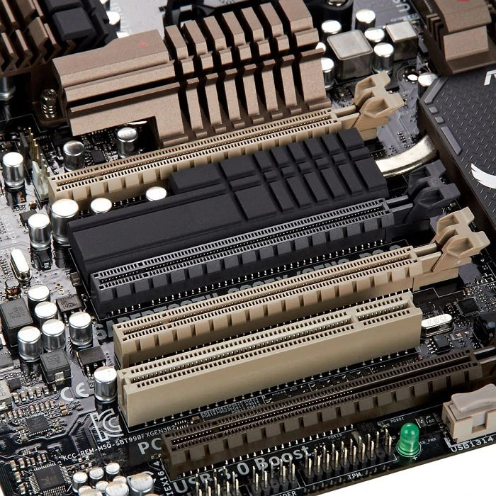 ASUS TUF Sabertooth 990FX/GEN3 R2.0 (AMD AM3+)