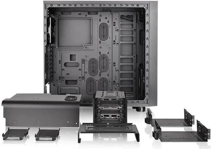 Thermaltake Core X31, Acrylfenster