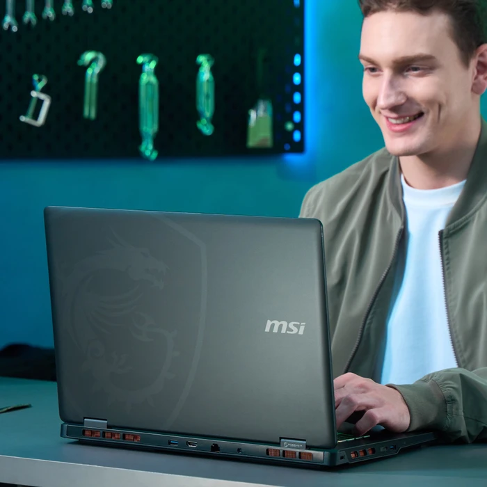 MSI Crosshair 18 HX AI A2XWGXKG-077, Core Black, Core Ultra 9 275HX, 32GB RAM, 1TB SSD, GeForce RTX 5070, DE
