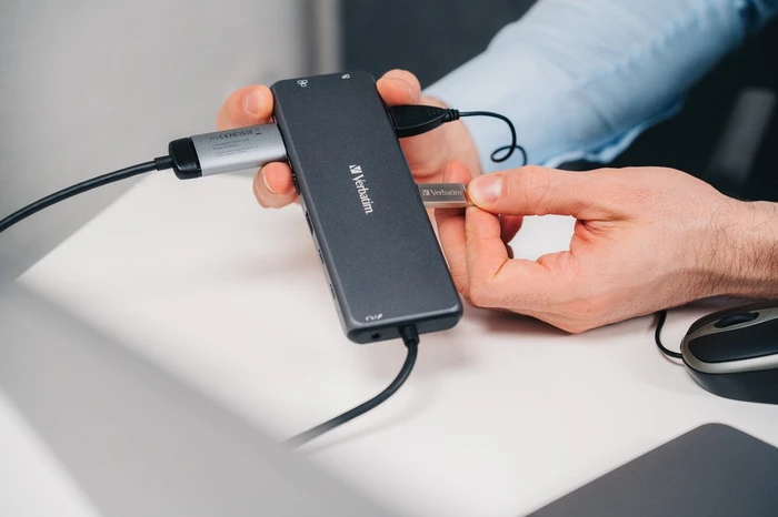 Verbatim USB-C Pro Multiport Hub CMH-13, USB-C 3.1 [Stecker]