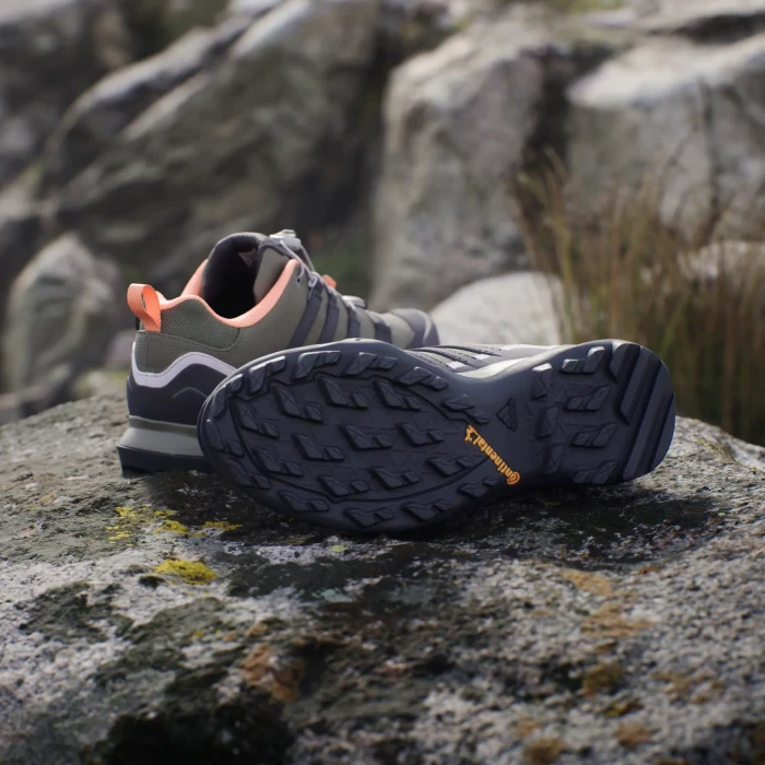 adidas Terrex Swift R2 GTX olive strata/aurora black/amber tint (Damen)