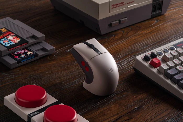 8BitDo Retro R8 Mouse mit Ladestation, N Edition, grau/rot, USB/Bluetooth