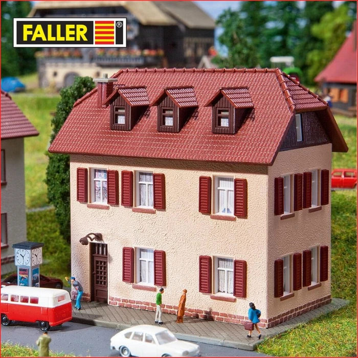 Faller Zweistöckiges Wohnhaus mit Fensterläden