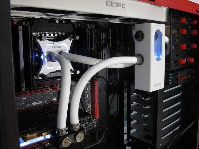 XSPC Ion Reservoir weiß LED weiß, mit Pumpe