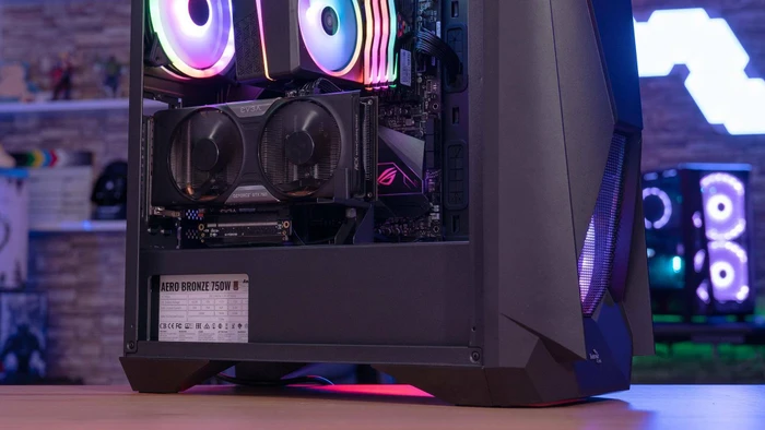 AeroCool Visor, Glasfenster
