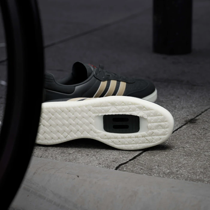 adidas Velosamba Leather core black/cyber metallic/pure ruby