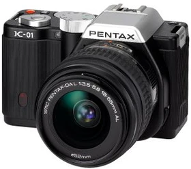 Pentax K-01 schwarz mit Objektiv smc DA L 18-55mm 3.5-5.6 AL und smc DA L 50-200mm 4.0-5.6 ED