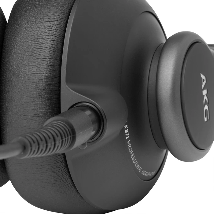 AKG K371