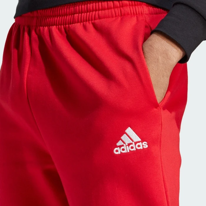 adidas Essentials Fleece Regular Tapered Trainingshose lang better scarlet (Herren)