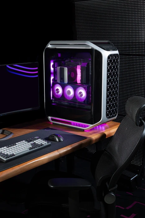 Cooler Master Cosmos Alpha, Glasfenster