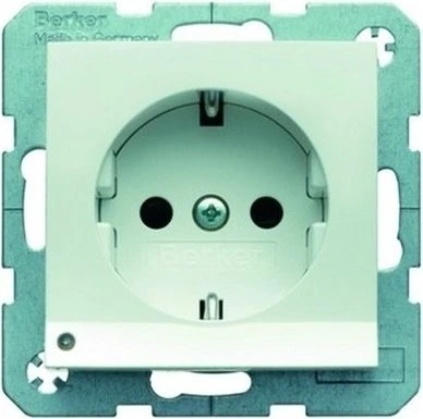 Berker S.1/B.3/B.7 Steckdose SCHUKO mit LED-Orientierungslicht, polarweiß glänzend (41098989)