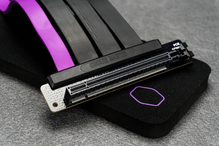 Cooler Master Riser Cable, gewinkelt, PCIe 4.0, 200mm, schwarz