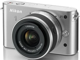 Nikon 1 J1 silber mit Objektiv 1 NIKKOR 10-30mm 3.5-5.6 VR