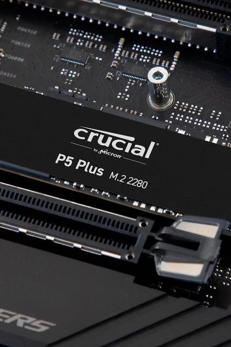 Crucial P5 Plus SSD 2TB, M.2 2280 / M-Key / PCIe 4.0 x4, Kühlkörper