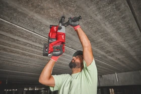 Milwaukee M18 BLHACD26-402X Fuel Akku-Bohr-/Meißelhammer inkl. Koffer + 2 Akkus 4.0Ah