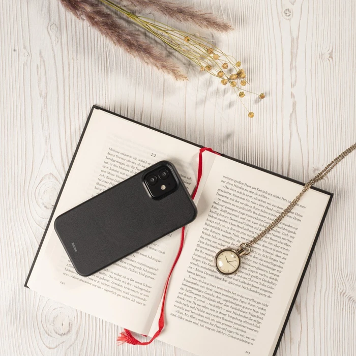 Hama Cover MagCase Finest Sense für Apple iPhone 13 schwarz