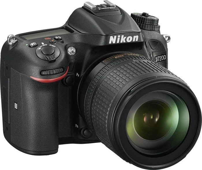 Nikon D7200 mit Objektiv AF-S DX 18-105mm 3.5-5.6 G ED VR