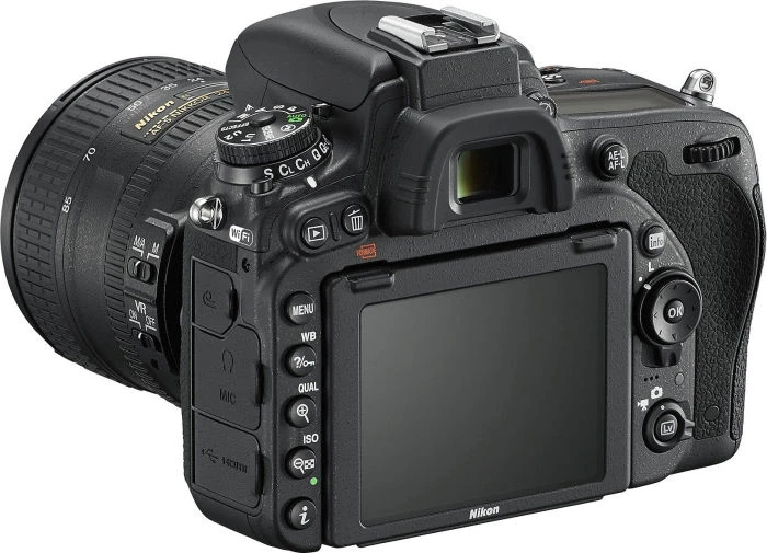 Nikon D750 mit Objektiv AF-S 24-85mm 3.5-4.5 G ED VR