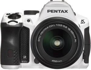 Pentax K-30 weiß mit Objektiv smc DA L 18-55mm 3.5-5.6 AL