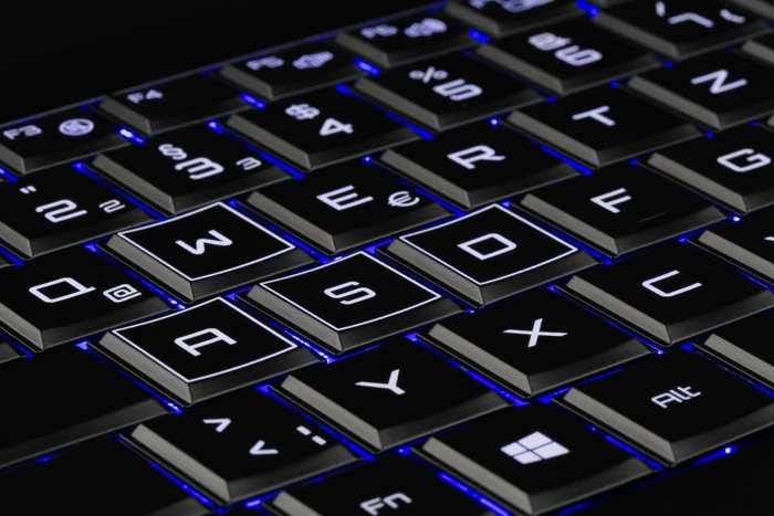 Nexoc G737IV, Core i5-9600K, 16GB RAM, 240GB SSD, 1TB HDD, GeForce RTX 2060, DE