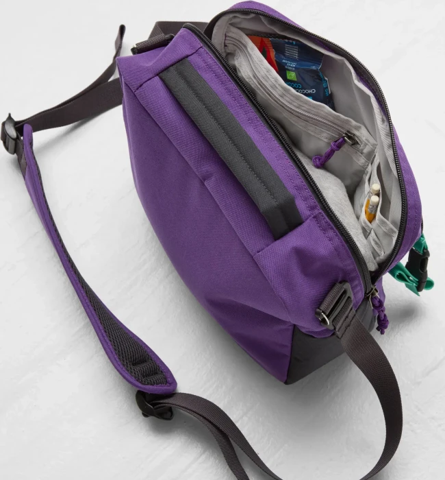 Fjällräven Vardag Shoulder Bag 6 Umhängetasche violette/coal black