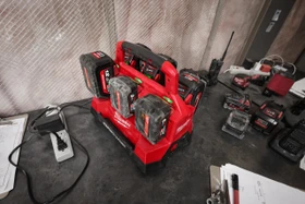 Milwaukee Packout M18 PC6 Ladegerät