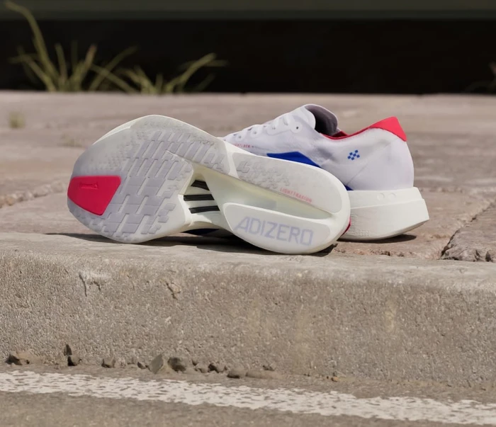 adidas Adizero Adios Pro 4 cloud white/royal blue/pure ruby (Herren)