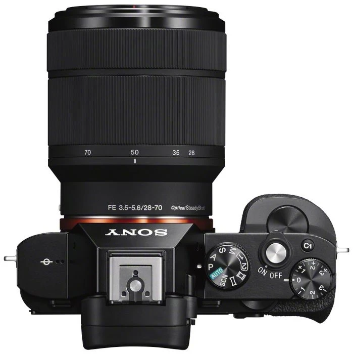 Sony Alpha 7 mit Objektiv FE 28-70mm 3.5-5.6 OSS