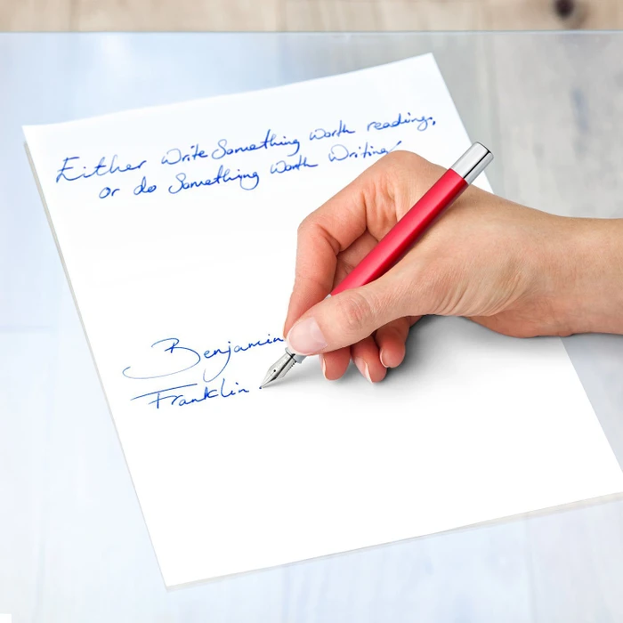 Staedtler triplus 474 roaring red/silber, rechte Hand, mittel, Faltschachtel