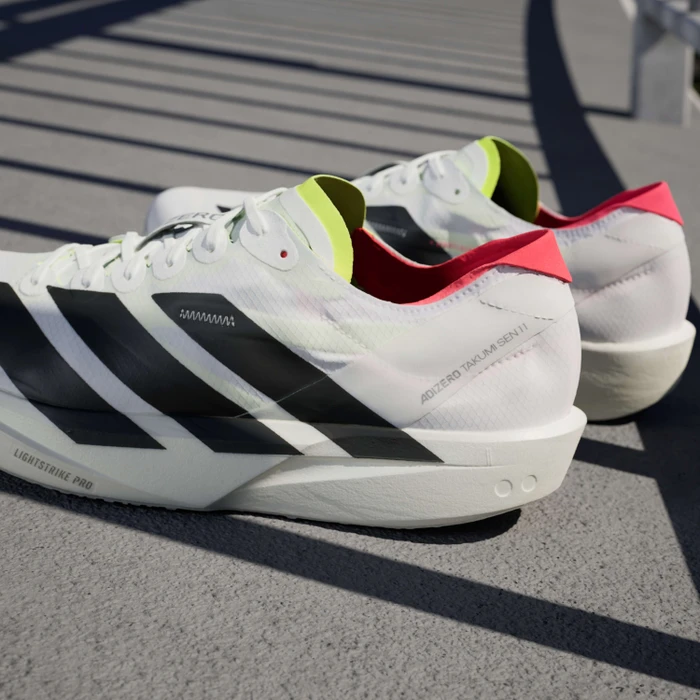 adidas Adizero Takumi Sen 11 cloud white/core black/lucid red (Herren)