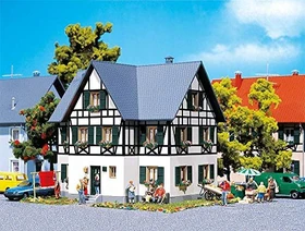 Faller Zweifamilienhaus mit Fachwerk