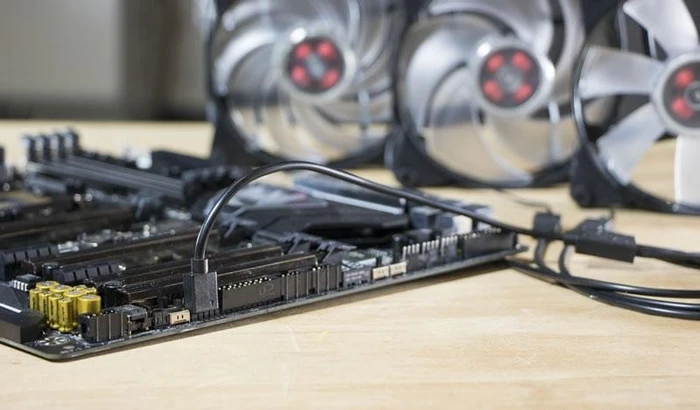 Cooler Master 4-Pin RGB Splitter Kabel, schwarz